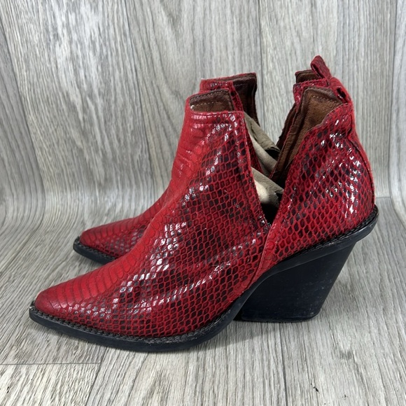 Free People X Jeffrey Campbell Matternhorn Western Red Snakeskin Boots - Picture 4 of 11